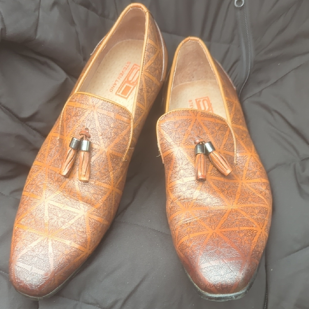 Elegant Brown Patterned Loafers with Tassels
